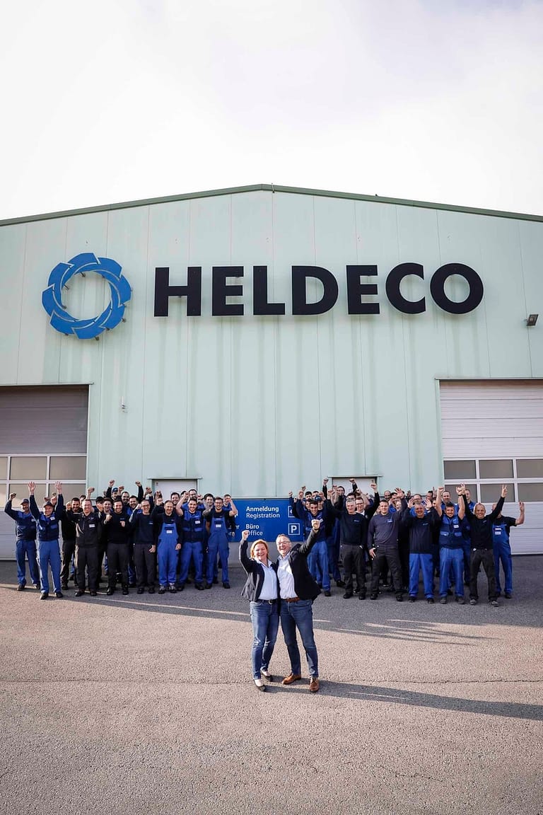 So sehen Sieger aus: Helmut Dettenweitz (vorne rechts) mit dem HELDECO-Team (Foto: Lueflight)