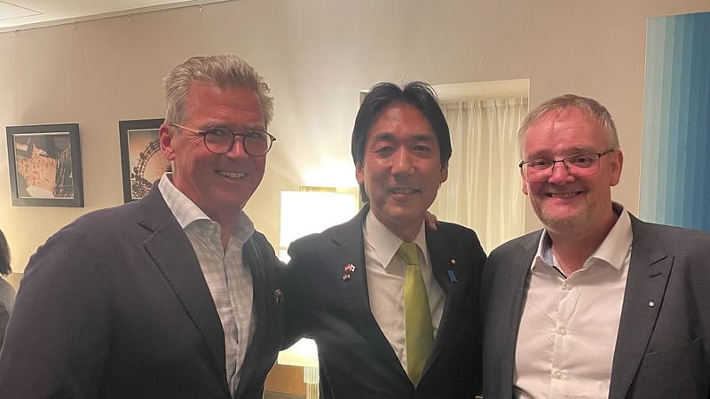 HELDECO-CEO Helmut Dettenweitz (r.) mit Minoru Kiuchi, dem japanischen Staatsminister für Wirtschaftssicherheit (Foto: KK)