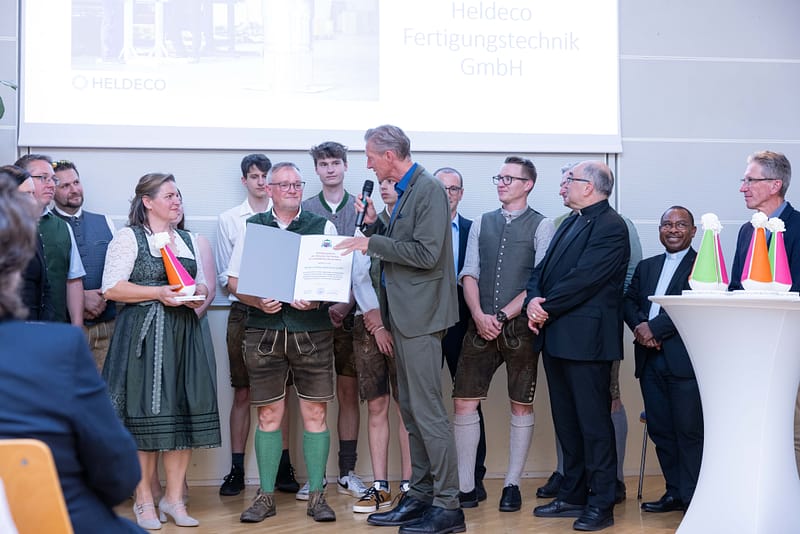 Mit einer ganz besonderen Anerkennung wurde unsere Arbeit dieser Tage belohnt: Diözesanbischof Wilhelm Krautwaschl hat uns aktuell mit dem "Würdigungspreis der Diözese für vorbildliches Wirtschaften" der katholischen Kirche Steiermark ⛪ ausgezeichnet. (Foto: Diözese)