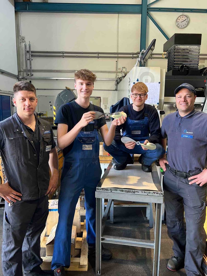 Mit Unterstützung der Heldeco-Lehrlingsausbilder fertigten die Lehrlinge maßgebliche Bootskomponenten. (Foto: HELDECO)